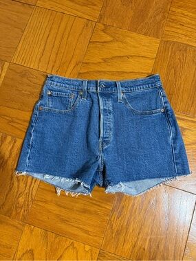 💖Super cute 💖 adorable 💖 Levi’s Strauss 💖 cut off  💖 Levi’s 💖 shorts 💖 EUC 💖 501